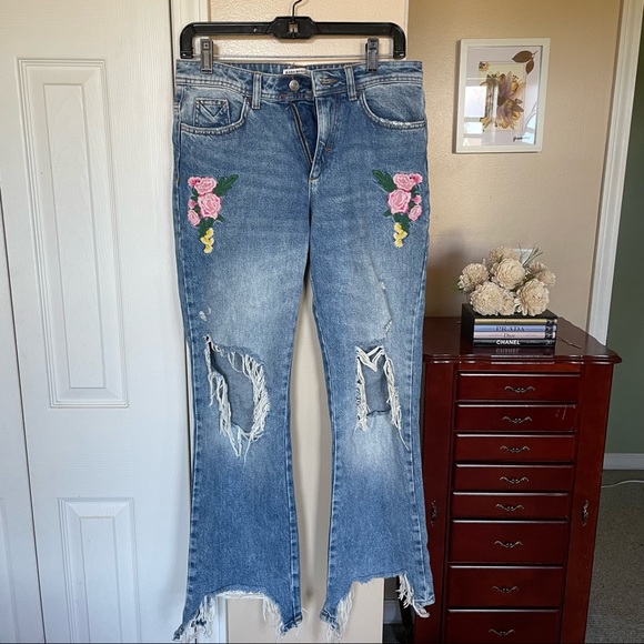 Zara Floral Embroidered Distressed Jeans Size 6 - Picture 6 of 8